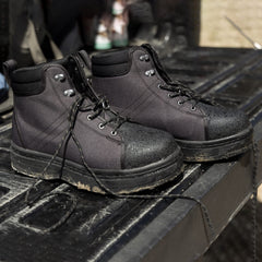 Paramount Outdoors Stonefly felt outsole demonstrating grip on slick rocks