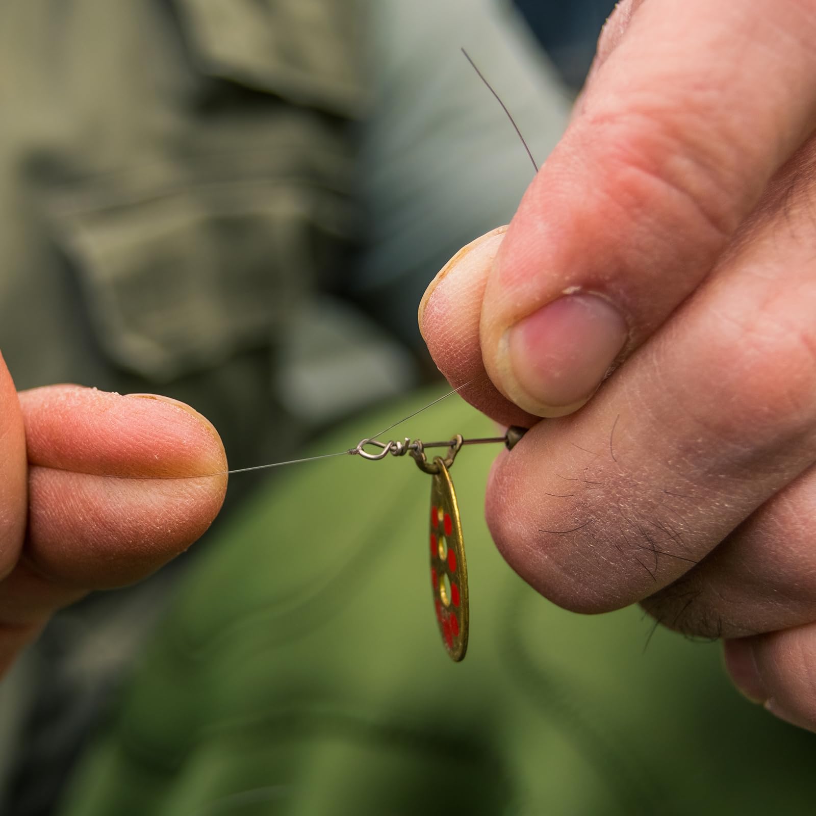 Patikil clevis promotes natural lure movement to attract strikes.