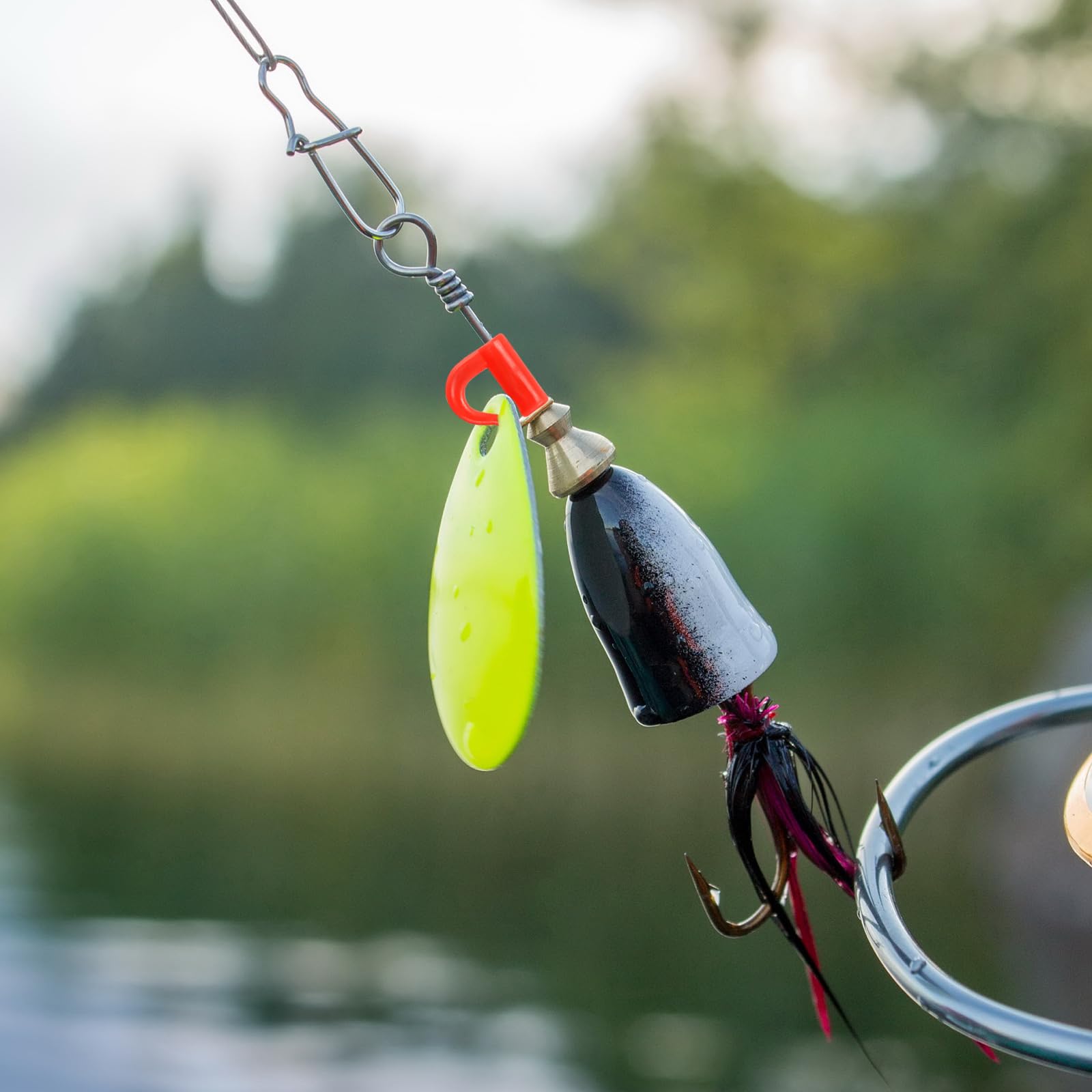 White fishing clevis links for lure customization