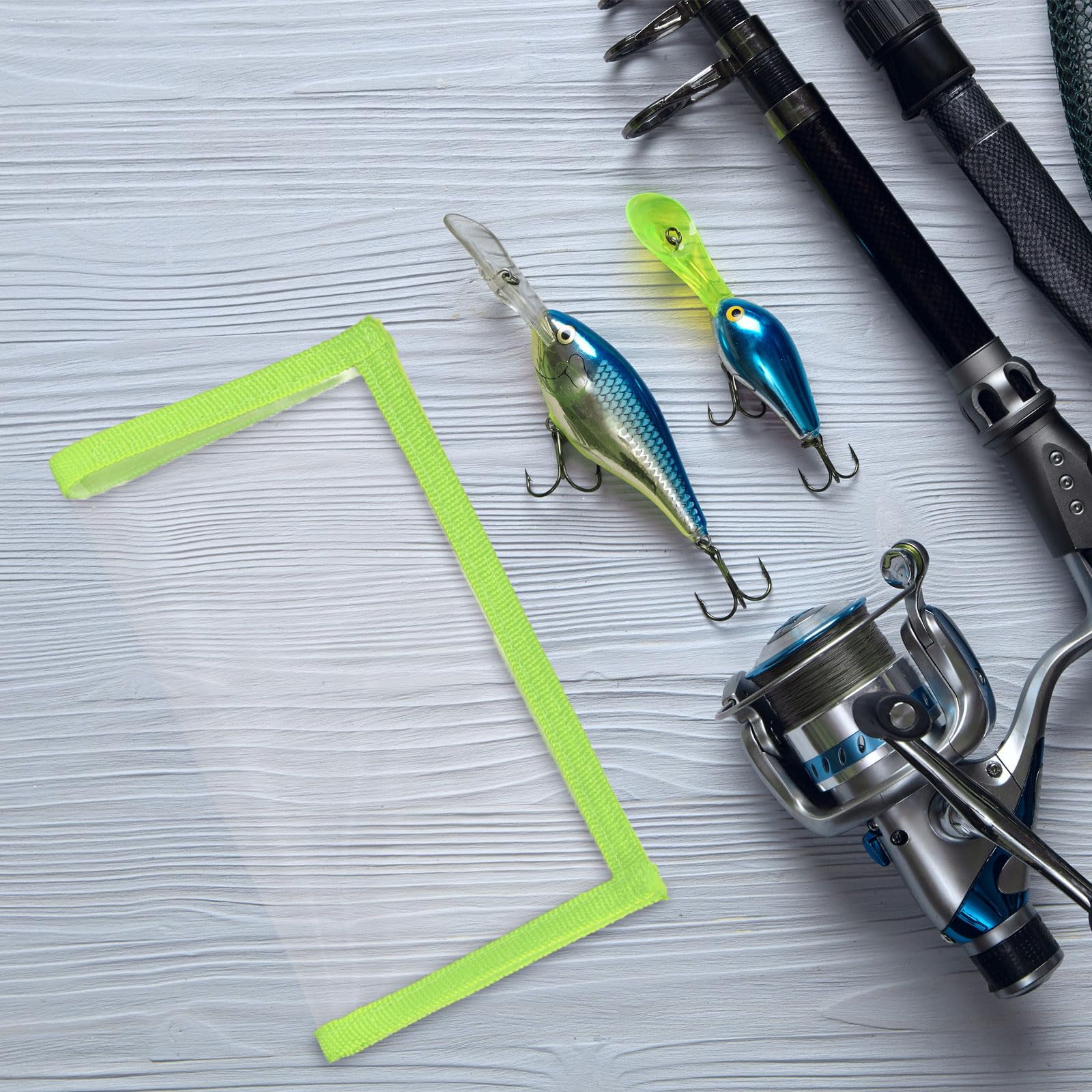 PATIKIL Lure Wrap easy-clean PVC supports rinsing after fishing sessions.