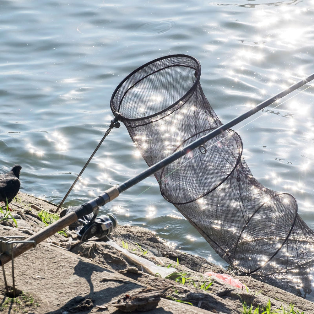 PATIKIL green fishing keep net keeps catch contained and visible during transport.