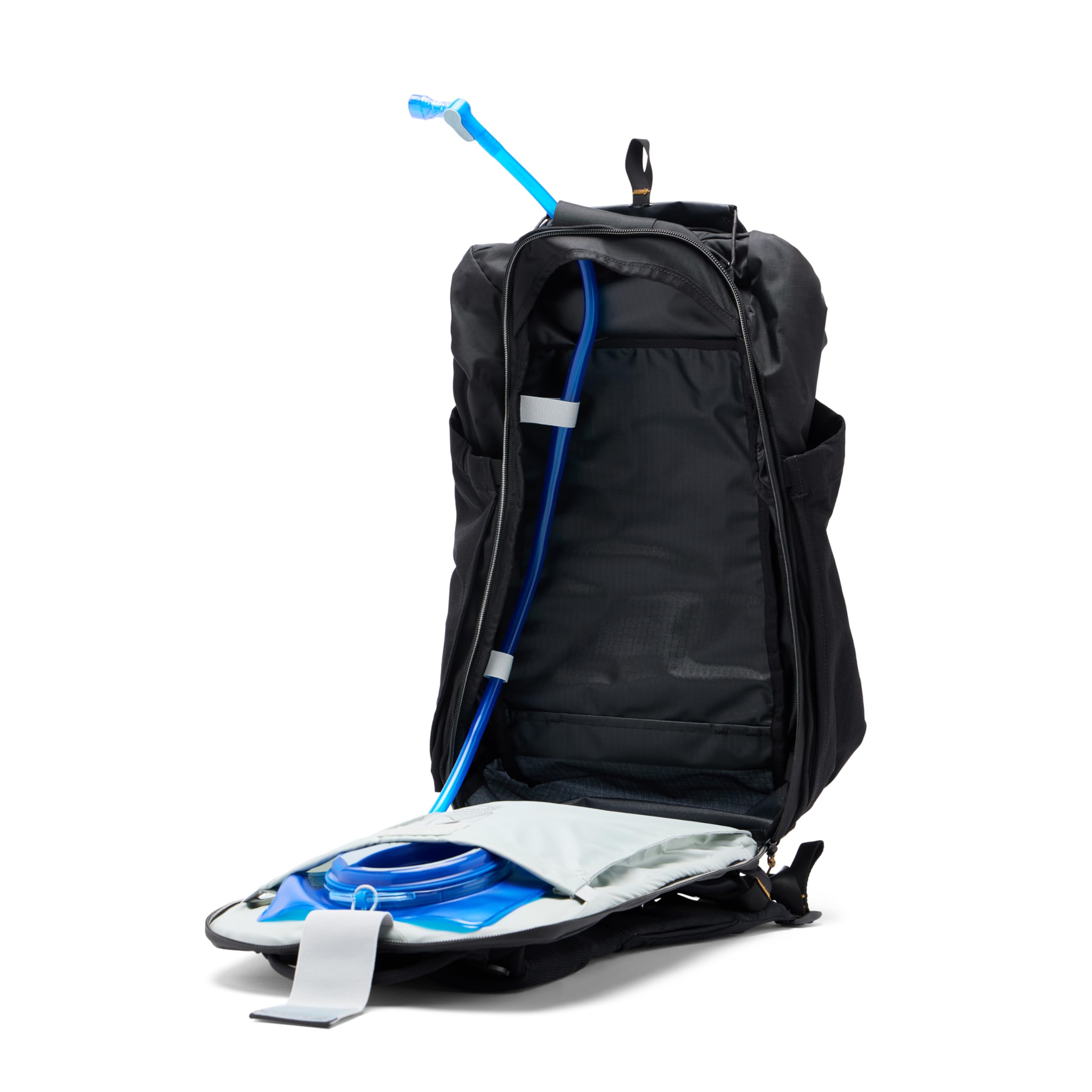 Peak Design Outdoor Backpack 25L hydration sleeve in use supports on-the-go hydration on trails