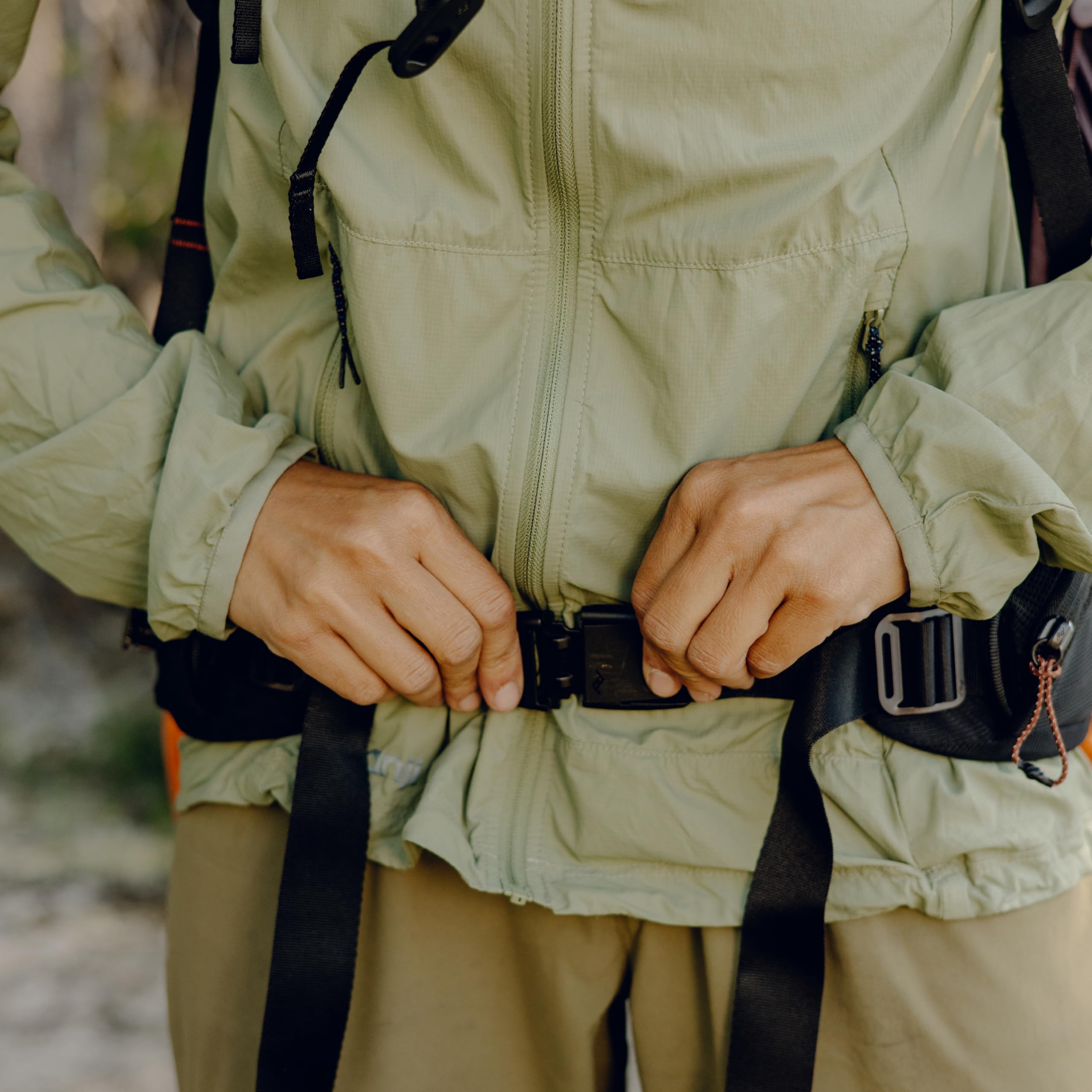 Peak Design Outdoor Hip Belt attaches to 25L backpack via hidden keyhole connectors.