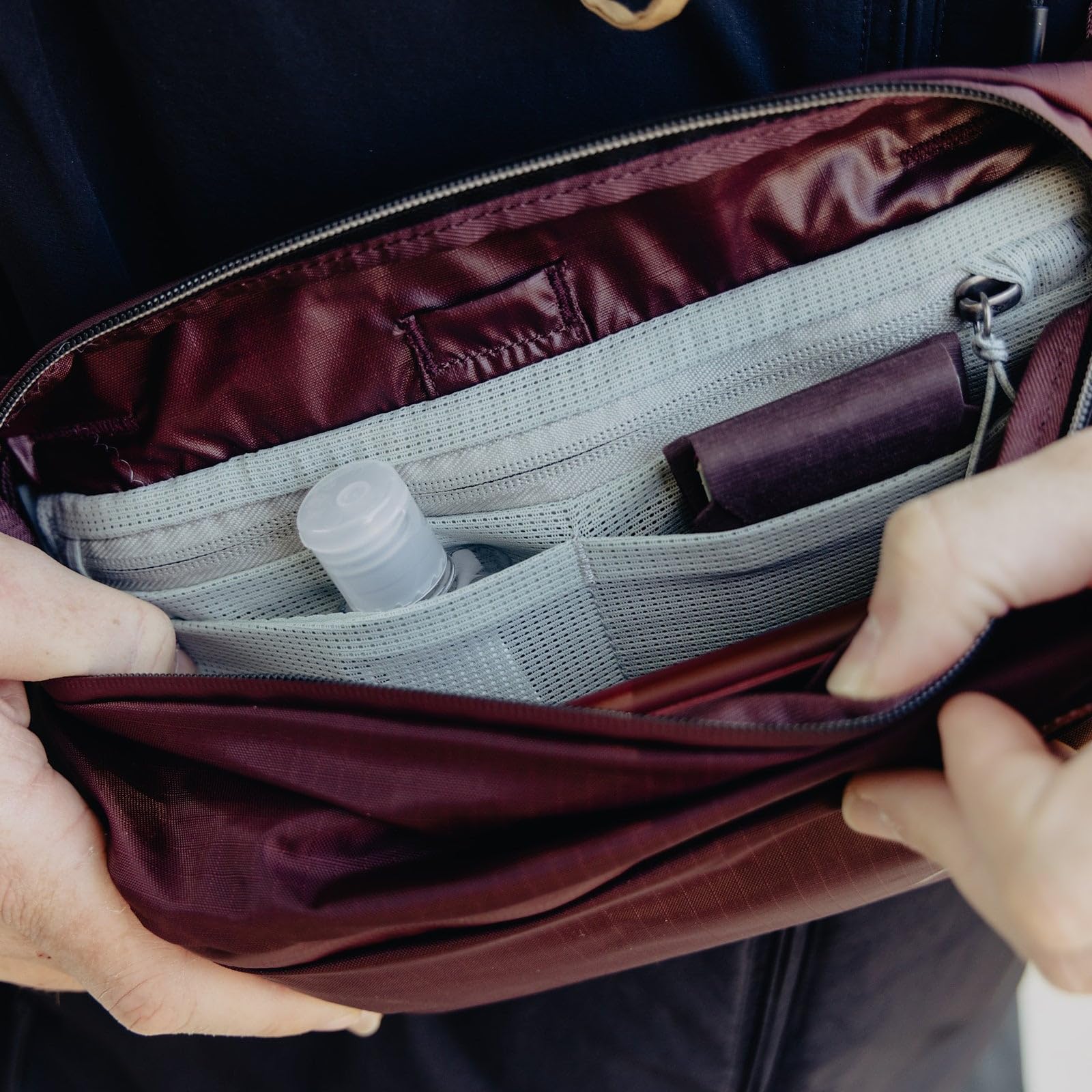 Peak Design Outdoor Sling 2L Eclipse UltraZip closure for fast access