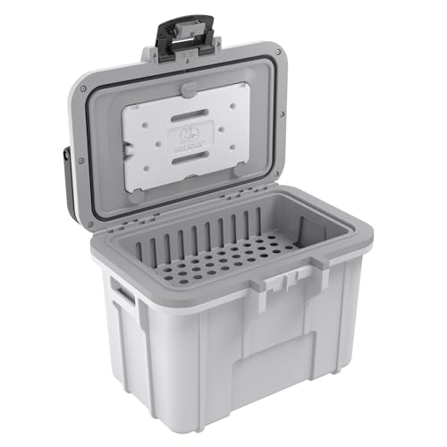 Pelican 8 Quart Lunch Box Cooler latch close demonstrates secure transport.