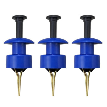 Peosaard Pellet Bander blue clip close-up for fast bait mounting.