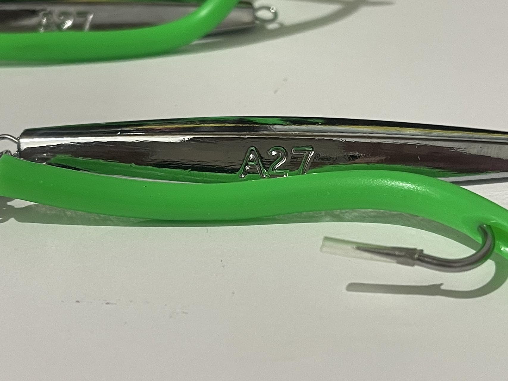 PESCALOX diamond jigs green 3oz side-profile image supports casting and retrieval clarity.