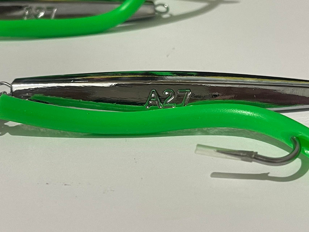 PESCALOX diamond jigs green 3oz side-profile image supports casting and retrieval clarity.
