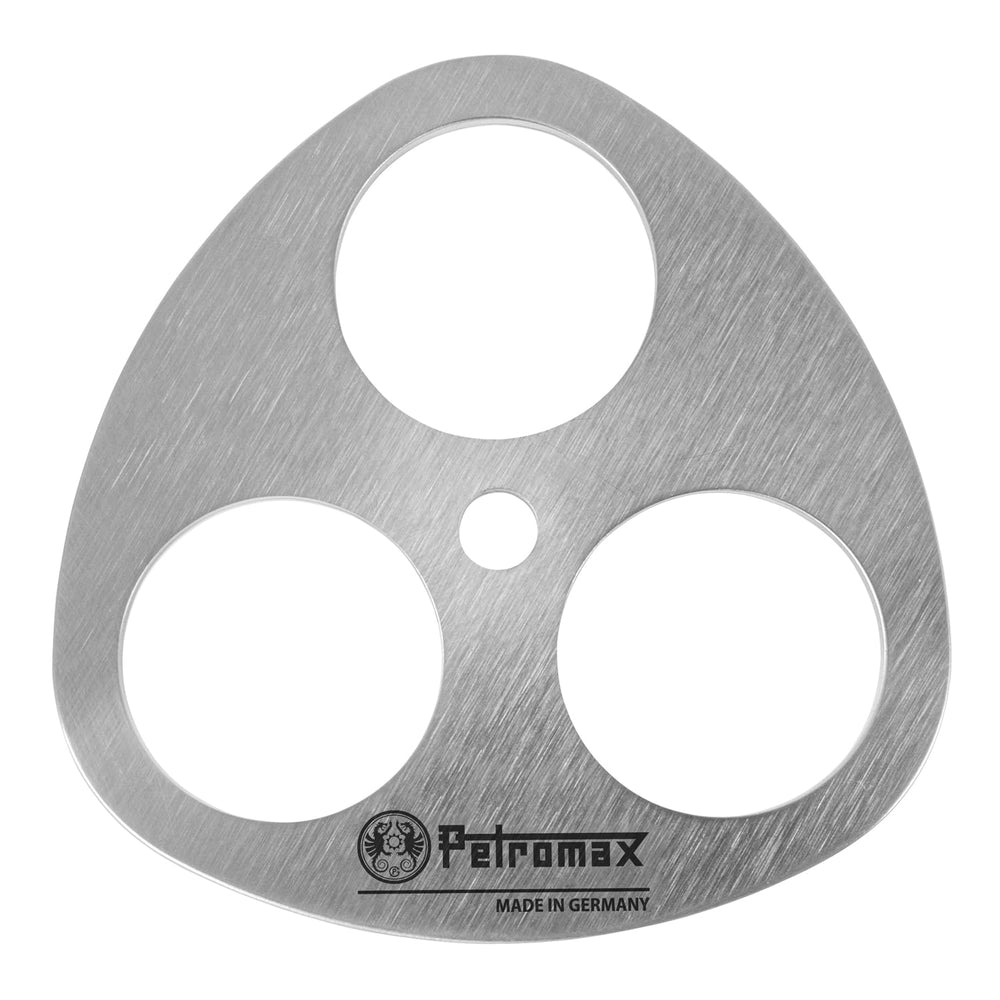 Petromax tripod lashing set supports a stable shelter on firm ground.