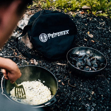 Petromax FT12 bag with double-stitched handles for comfortable carrying.