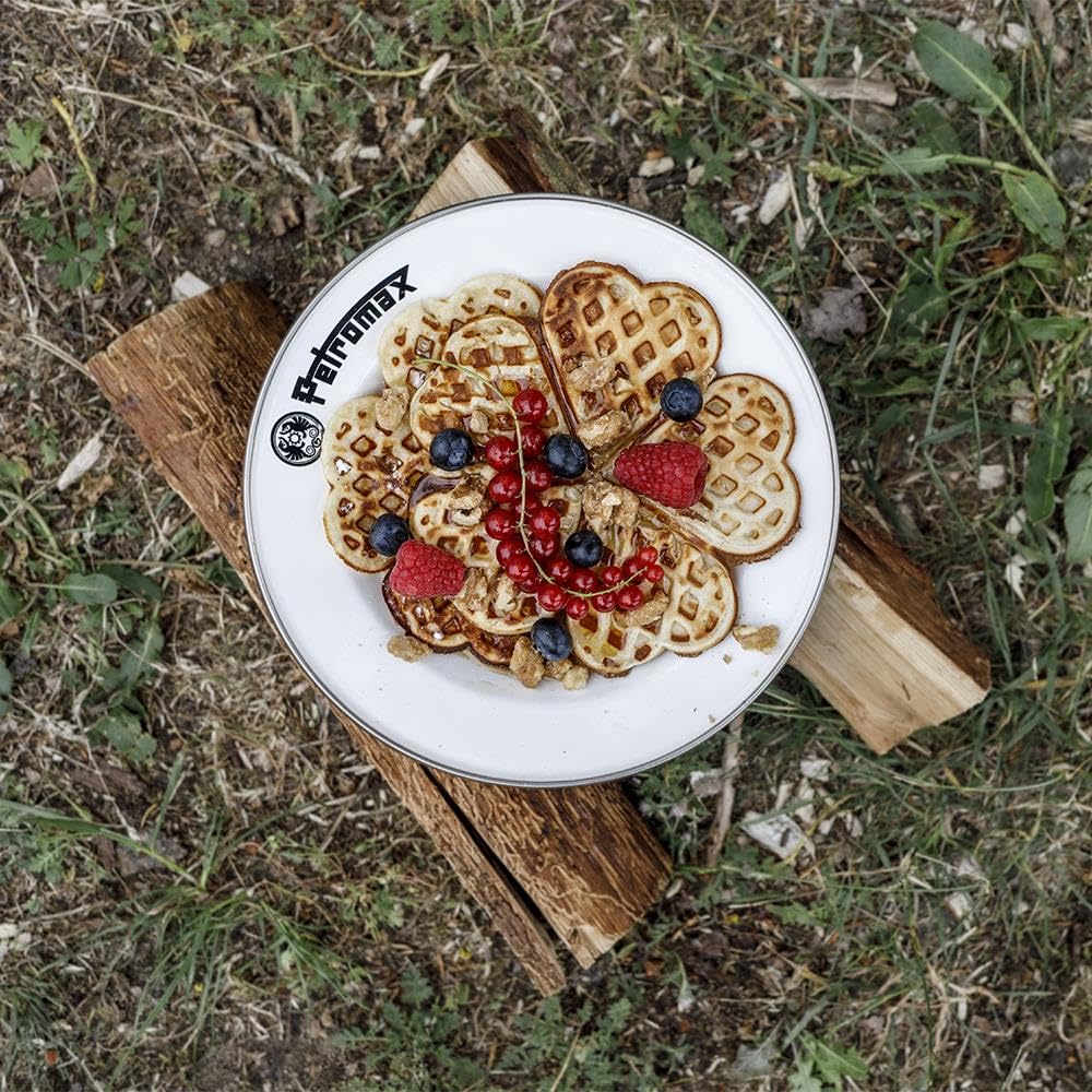 Petromax plate keeps cold foods cool for picnics and camps.