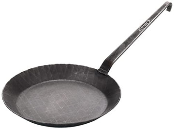 Petromax SP28 12546 Chemy Crampen Pry Pan in use on a cooking session
