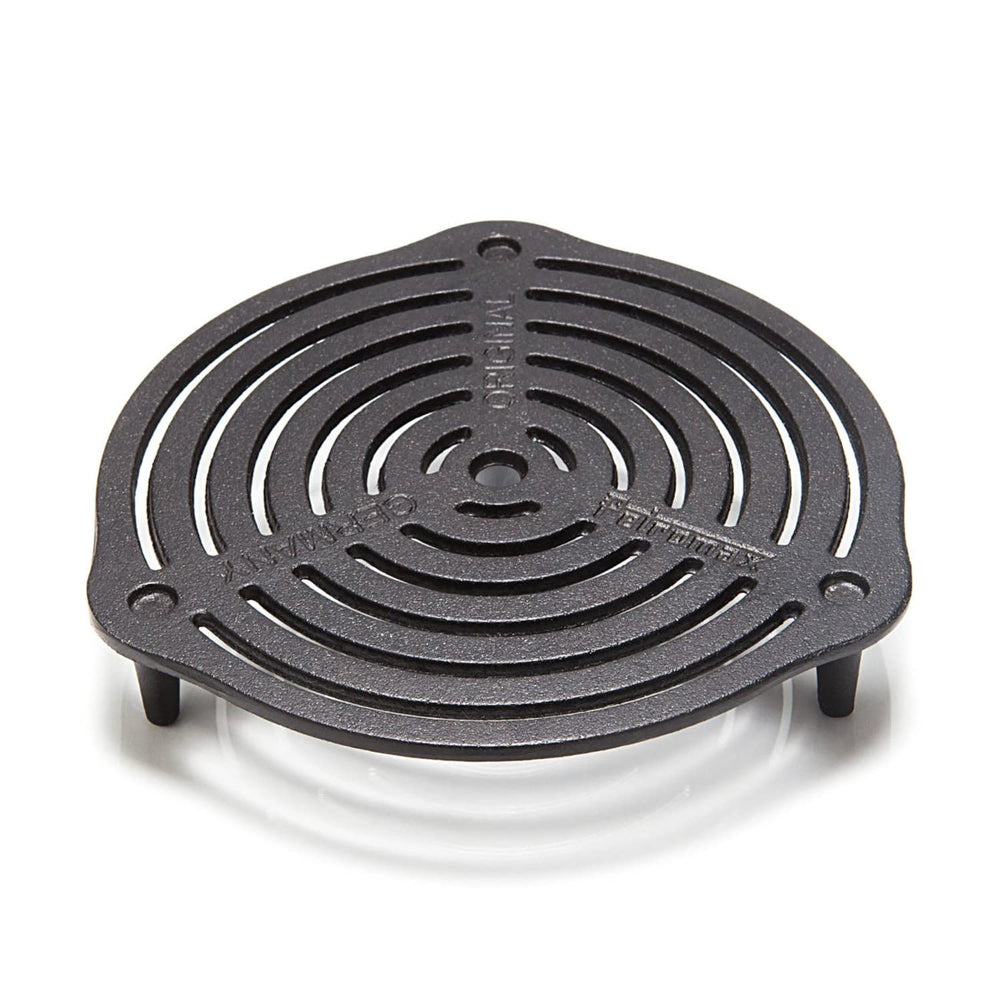 Petromax Stack Grate inside a Dutch oven for even heat distribution.