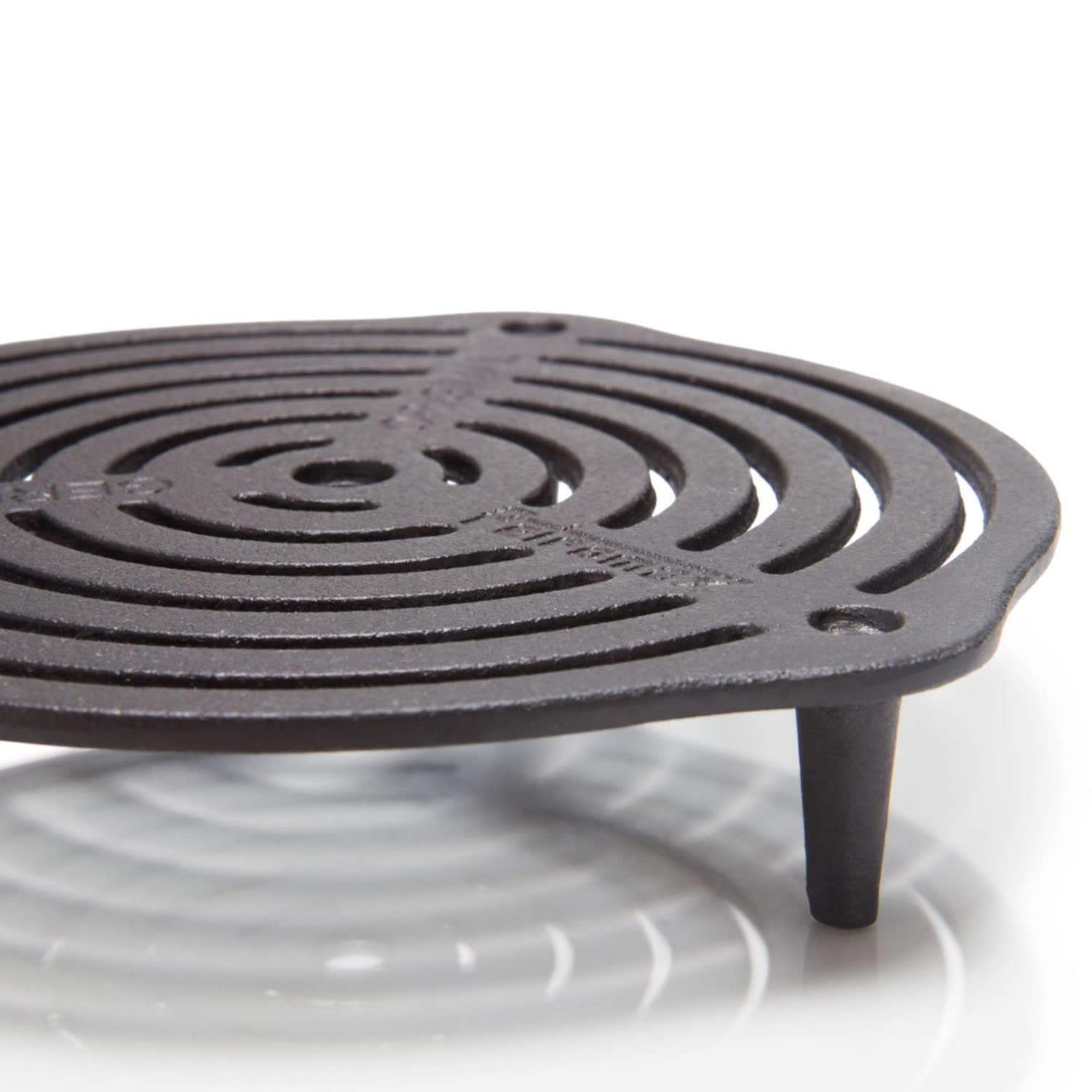 Petromax Stack Grate inside FT6 oven demonstrates multi level cooking capacity.