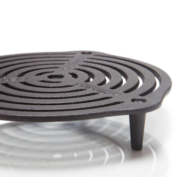 Petromax Stack Grate three feet clearance elevates food from the base.
