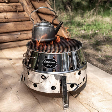 Petromax teakettle with threefold movable handle for safe hanging