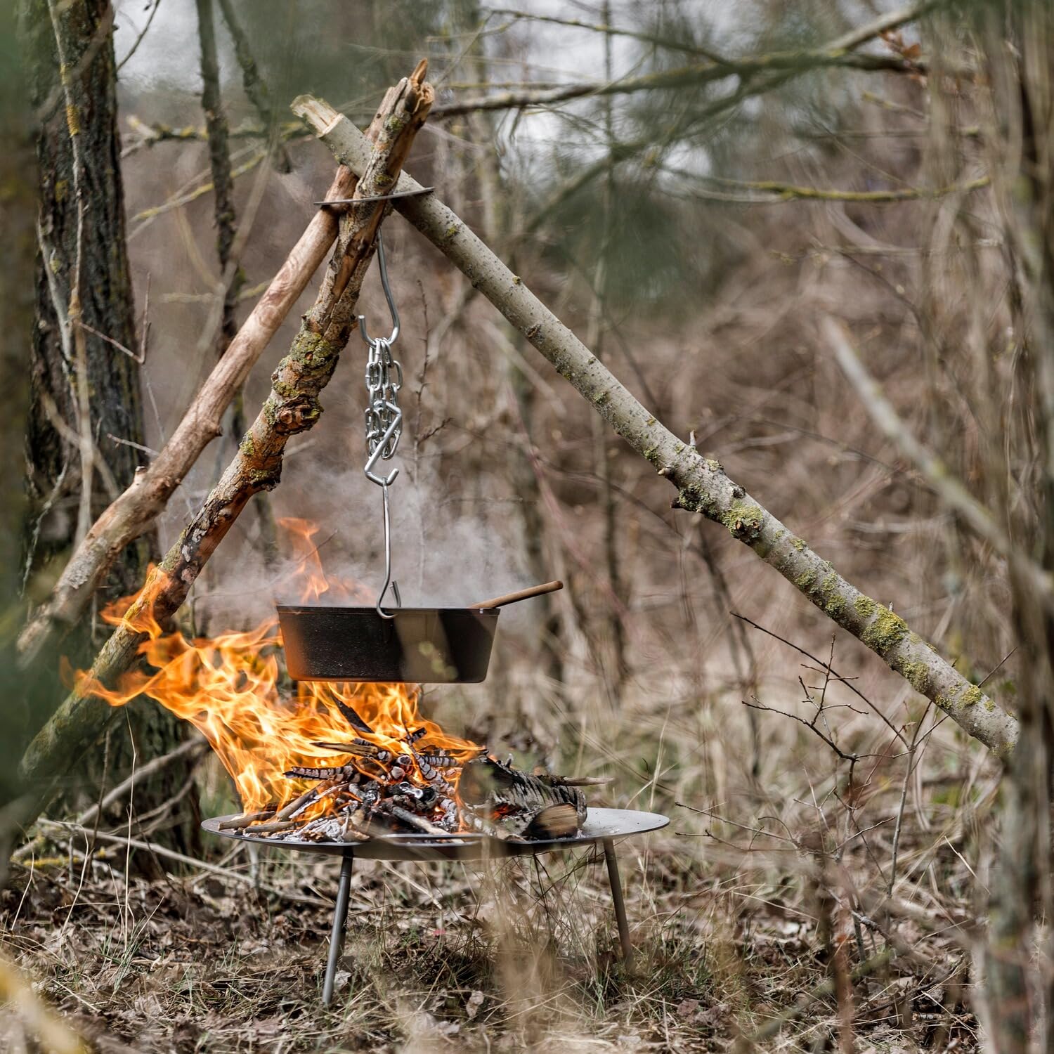 Petromax tripod lashing accepts branches up to 2.1 inches for on-site builds.