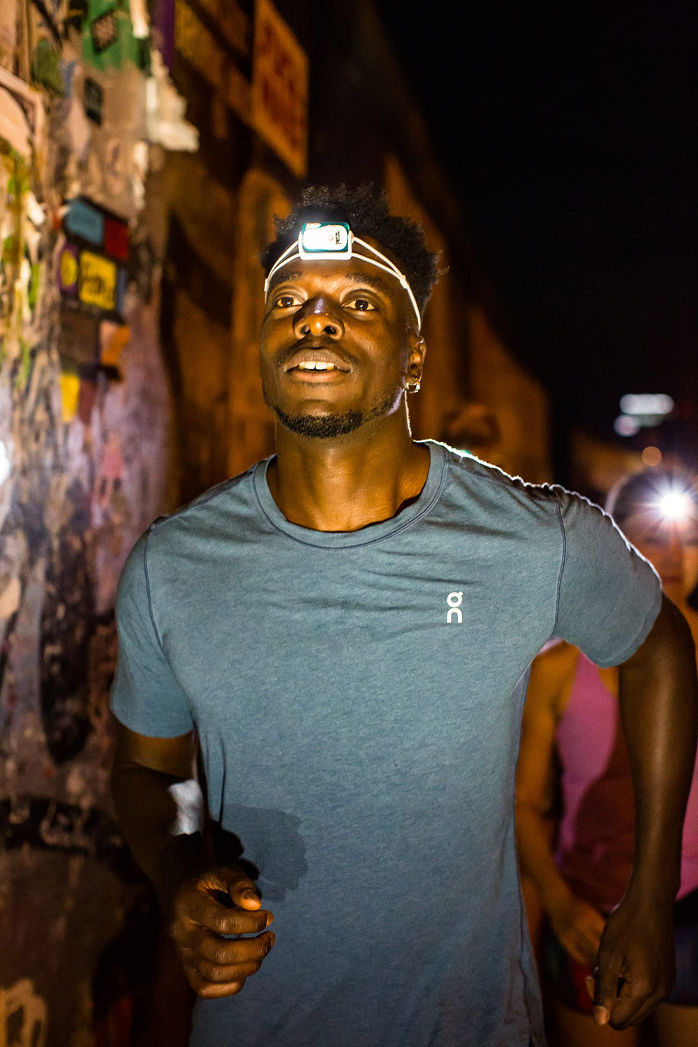 Petzl Bindi proximity mode image illustrating close-range illumination for tasks.