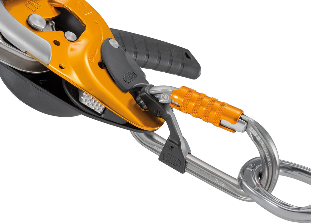 Petzl CAPTIV pack-10 device integration with carabiner.