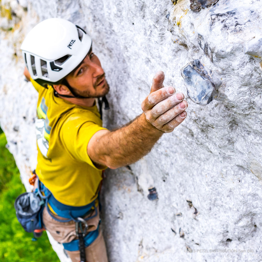 PETZL Power Crunch Chalk reduces dust for indoor gym use