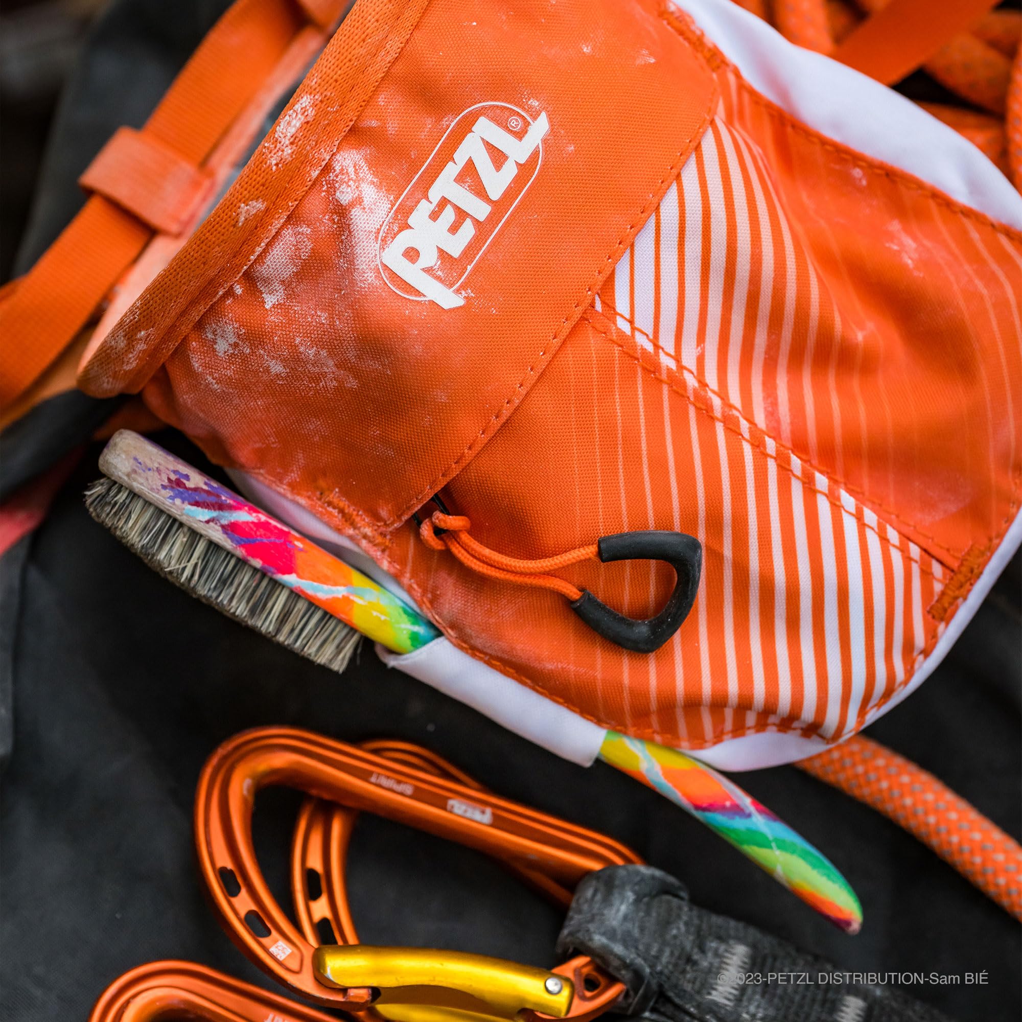 Petzl SAKAPOCHE weighs 85 g for easy carrying
