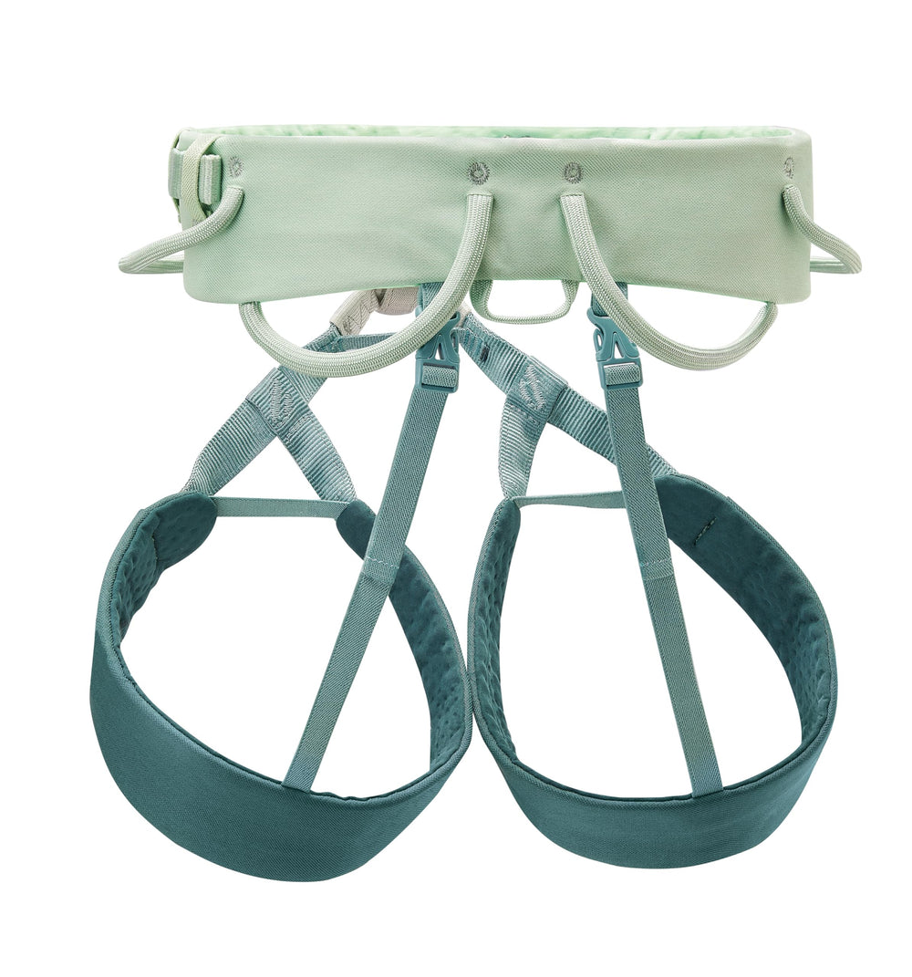 PETZL Selena jade green, elasticized leg loops for freedom of movement during climbs.