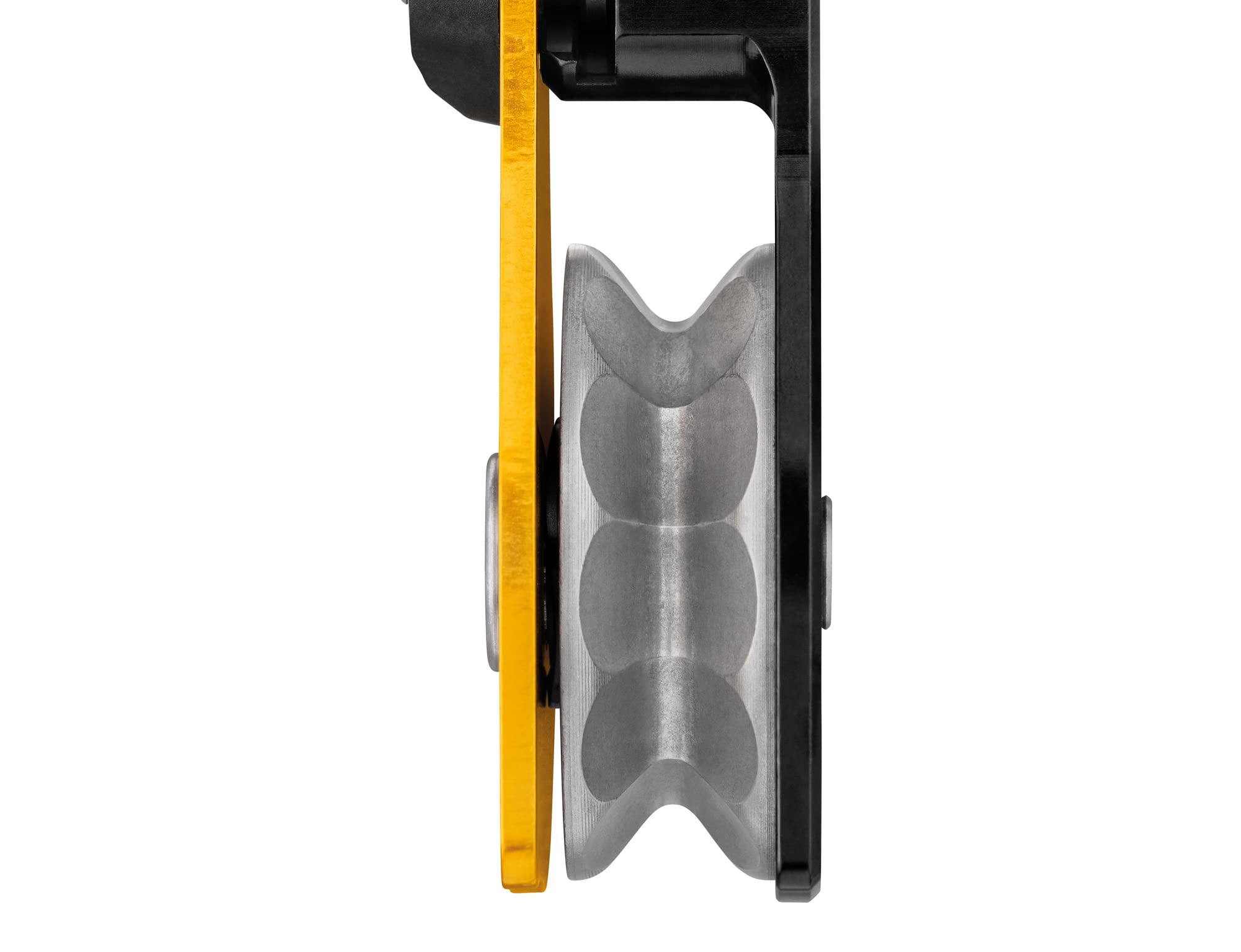 Spin L1D accommodates three attachment points for flexible rigging