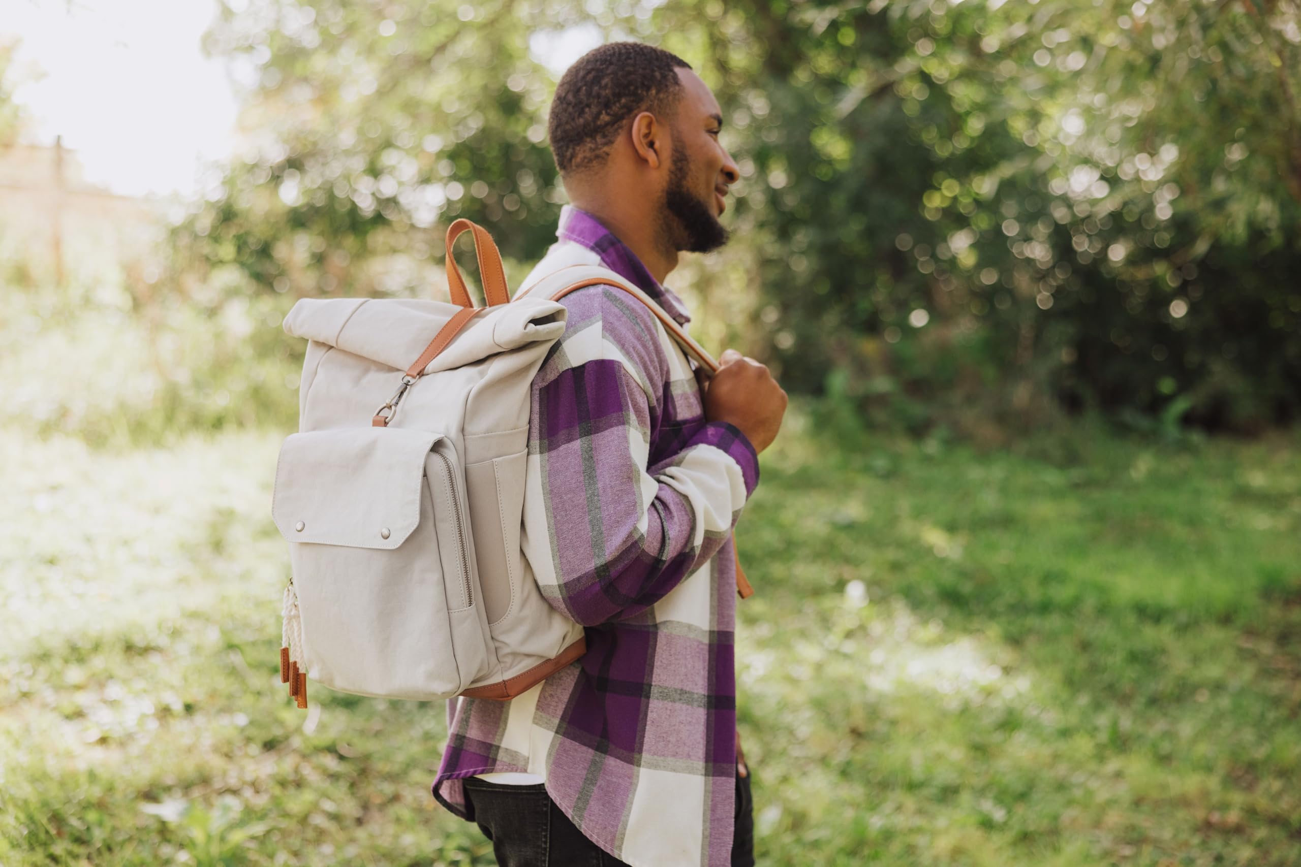 Picnic Time Carmel Roll Top Durable Bottom ensures dry cargo on damp ground