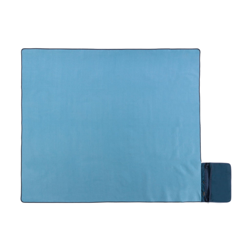 Reinforced stitching on ONIVA Blanket Tote XL shows durable outdoor design
