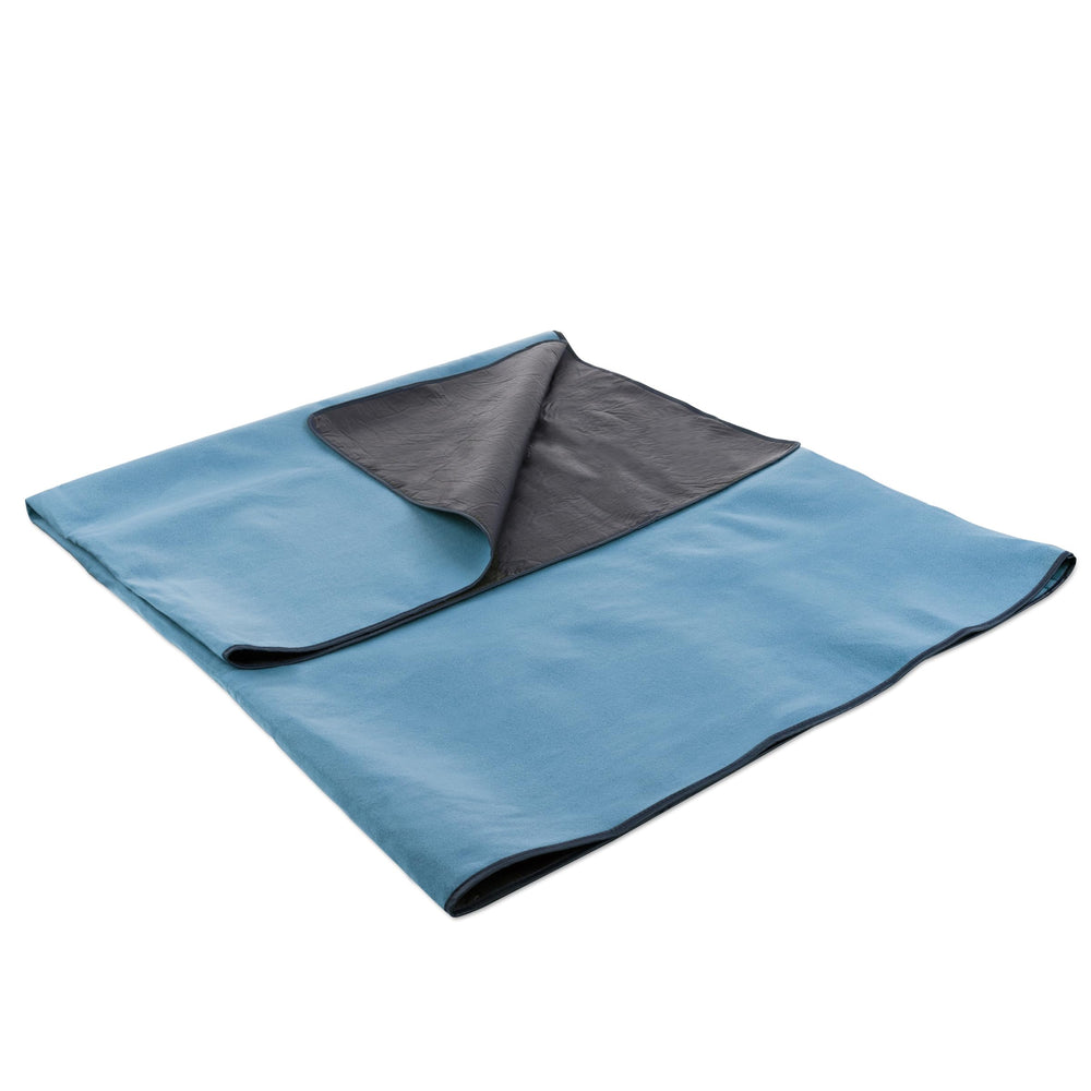 Close-up of fleece top on ONIVA Blanket Tote XL for cozy lounging