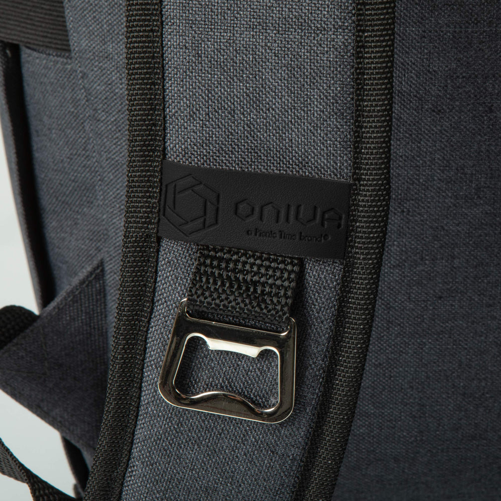 Picnic Time padded straps provide comfortable carry during long days.