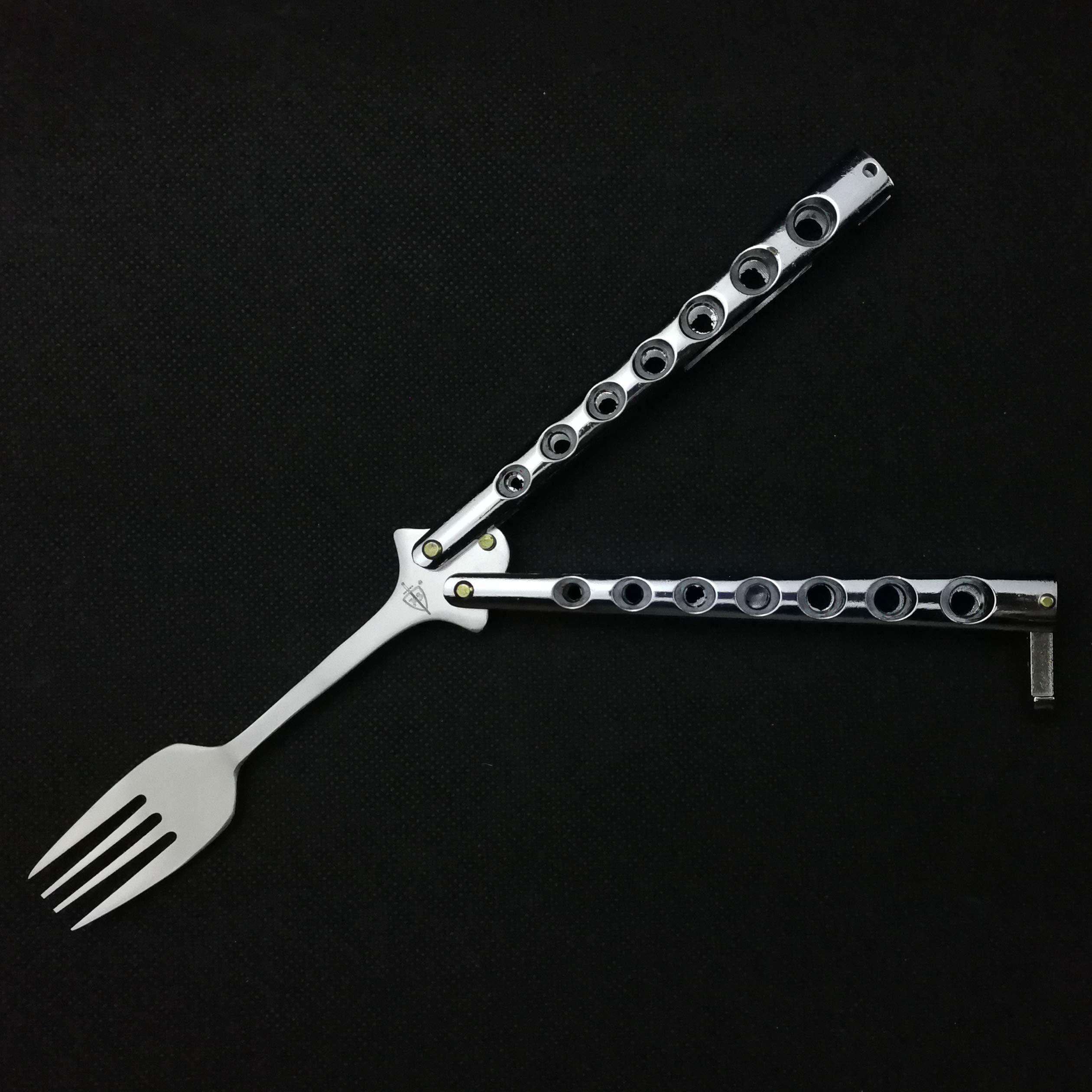 PinbWD butterfly fork and spoon outdoor-use setup for camping.