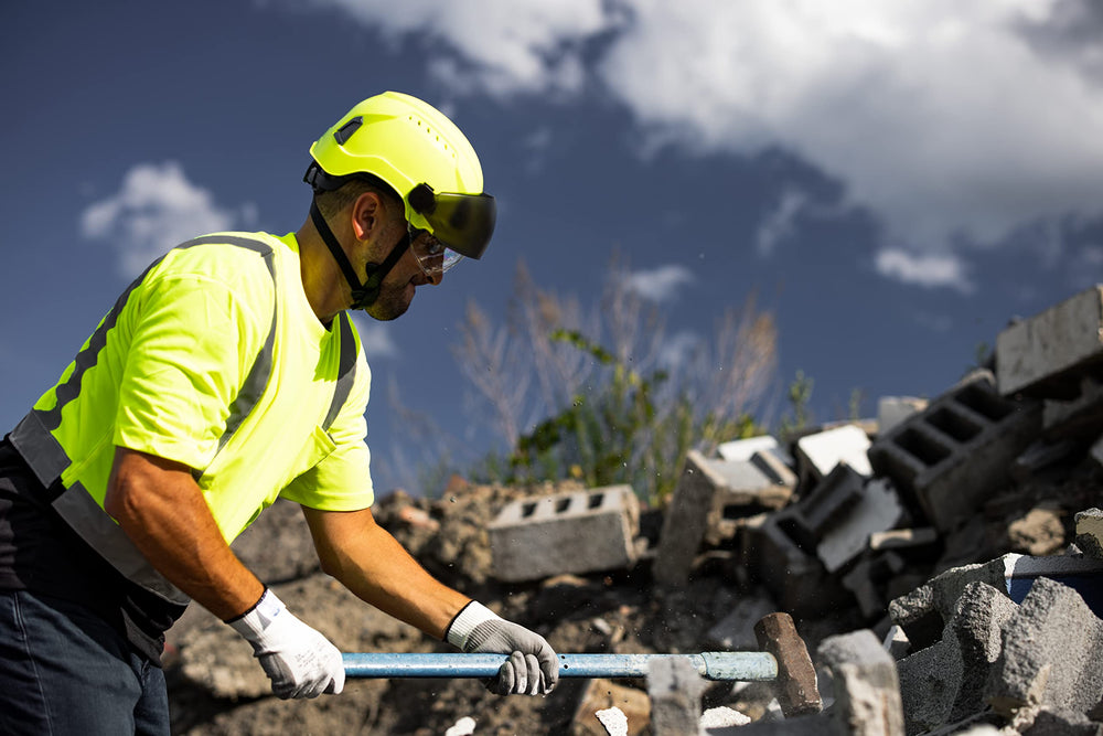 EPS foam liner absorbs impact energy across front, side, and rear areas.