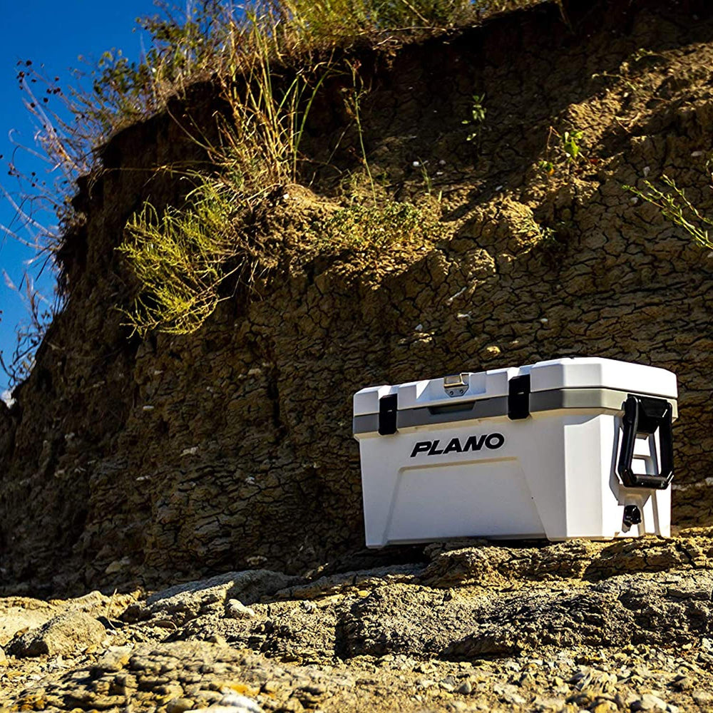 Plano Frost 32-quart cooler exterior with heavy-duty ergonomic handle.