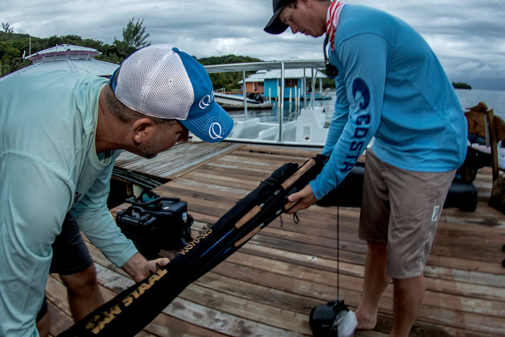 Carrying handle and integrated wheels for easy transport