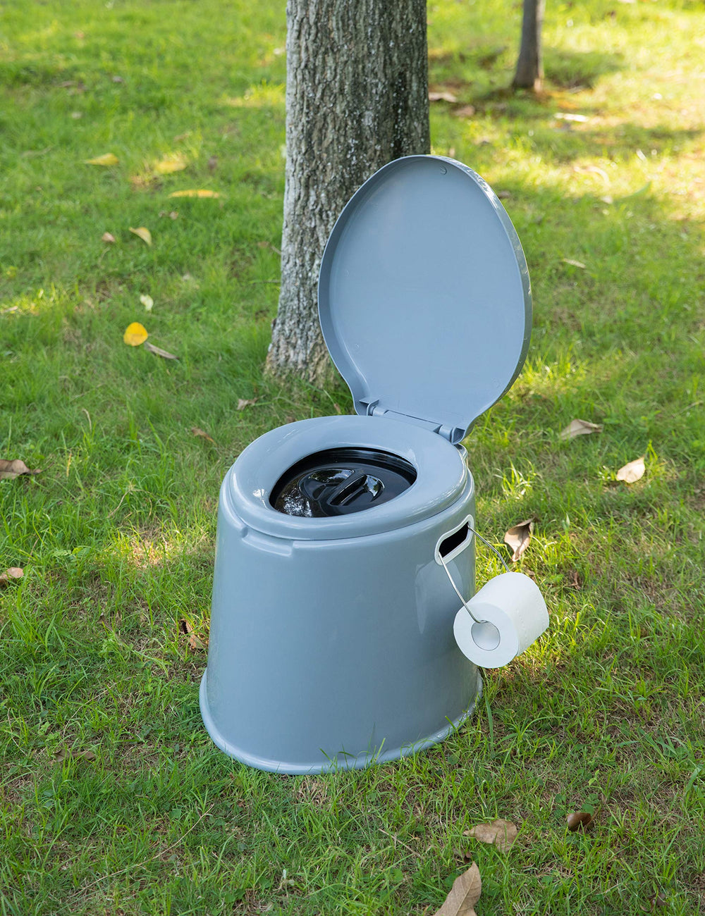 Playberg portable toilet odor-seal cover keeps odors contained during outdoor trips.