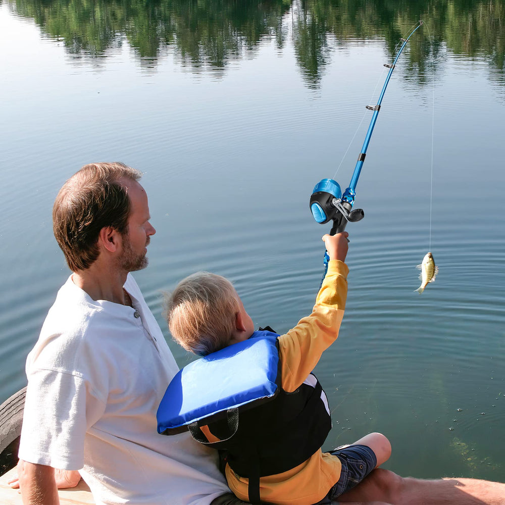 Family outdoor scene with PLUSINNO gear promoting shared activity.