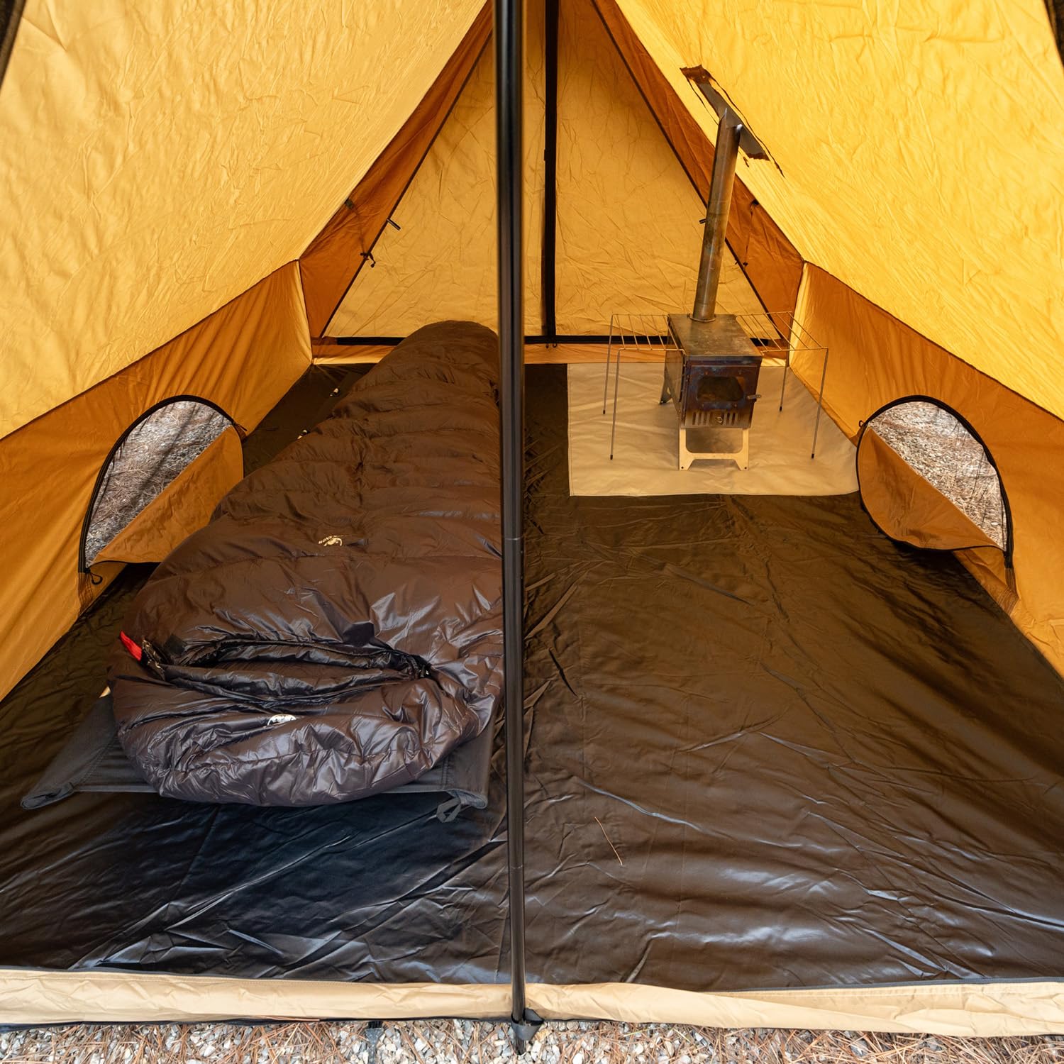 Pomoly Chalet 70 Pro waterproof fabric designed to stand up to rain.