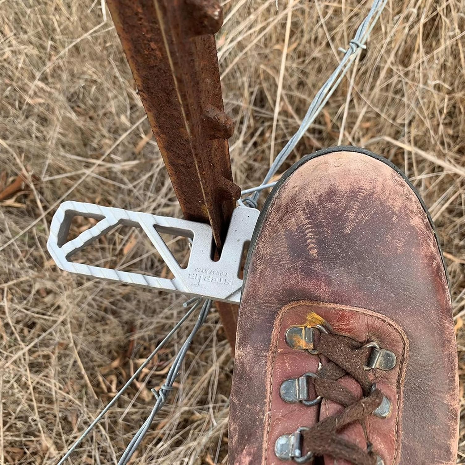 Portable outdoor gear with T-Post Fence Step