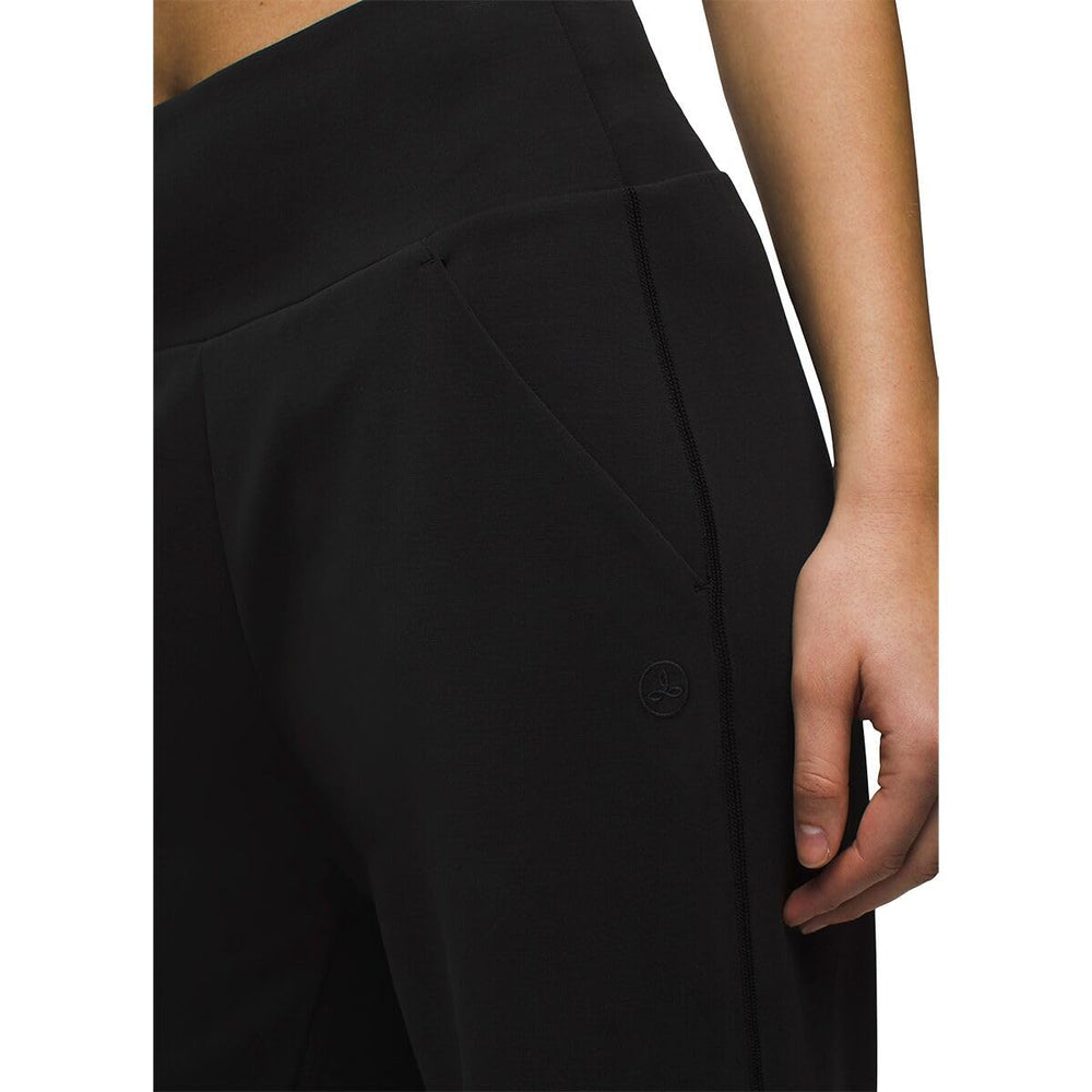 prAna Shea Hot Spell wide leg pants model wear, full look.