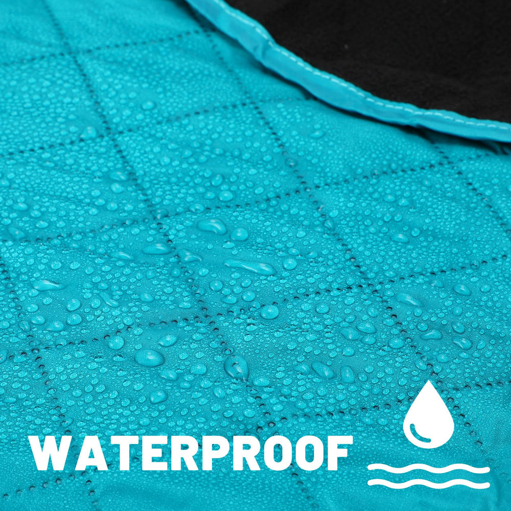 Preboun stadium blanket interior features soft fleece for cozy warmth.