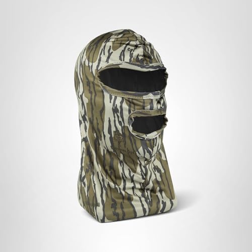 PRIMOS hunting mask worn by hunter, breathable mesh keeps you cool.