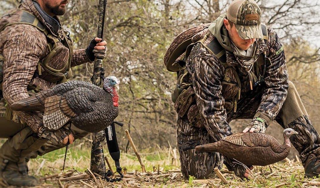 Includes two-piece stake for easy setup with Lil Gobstopper decoys