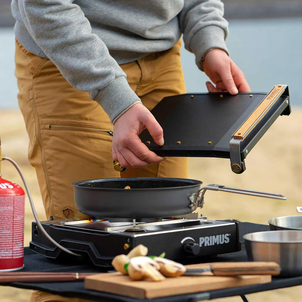 Primus Moja Compact stove removable lid enables 360° cooking flexibility.