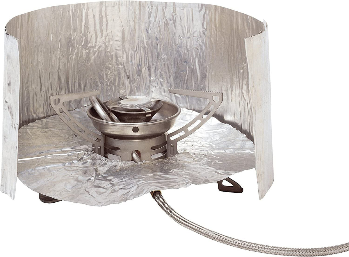 Primus Windscreen/Heat Reflector Set stabilizes heat for efficient cooking outdoors.