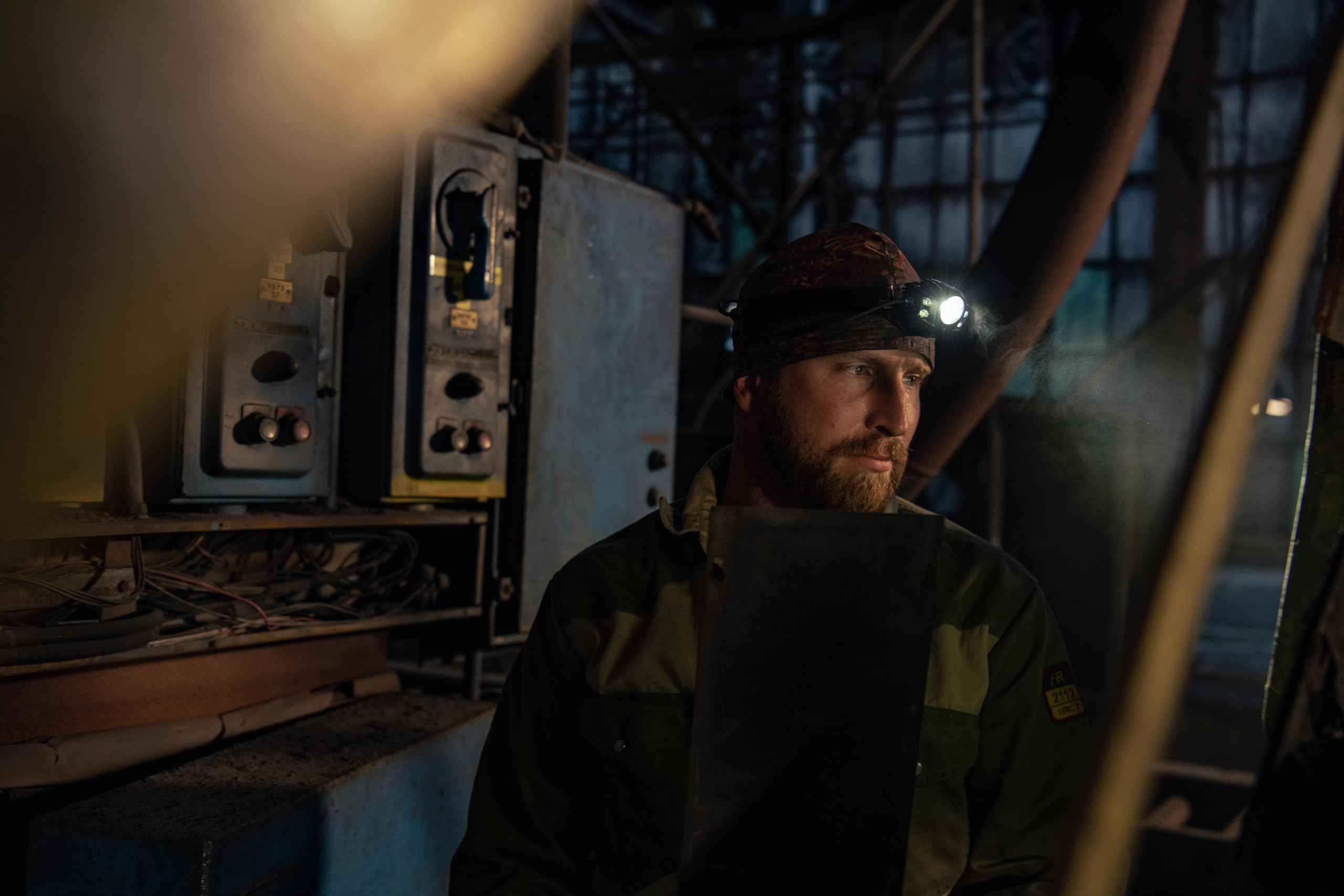 Extended power cable with Apex headlamp for flexible battery placement during field operations