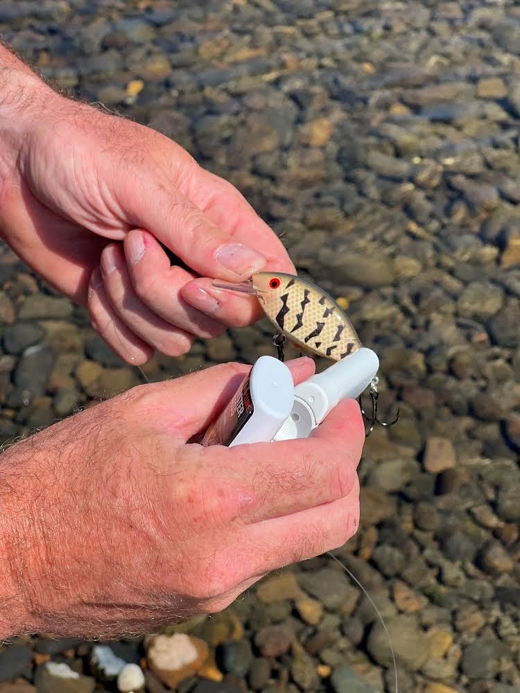 Pro-Cure Trophy Trout Baitwaxx applied to lure shows extended scent trail.