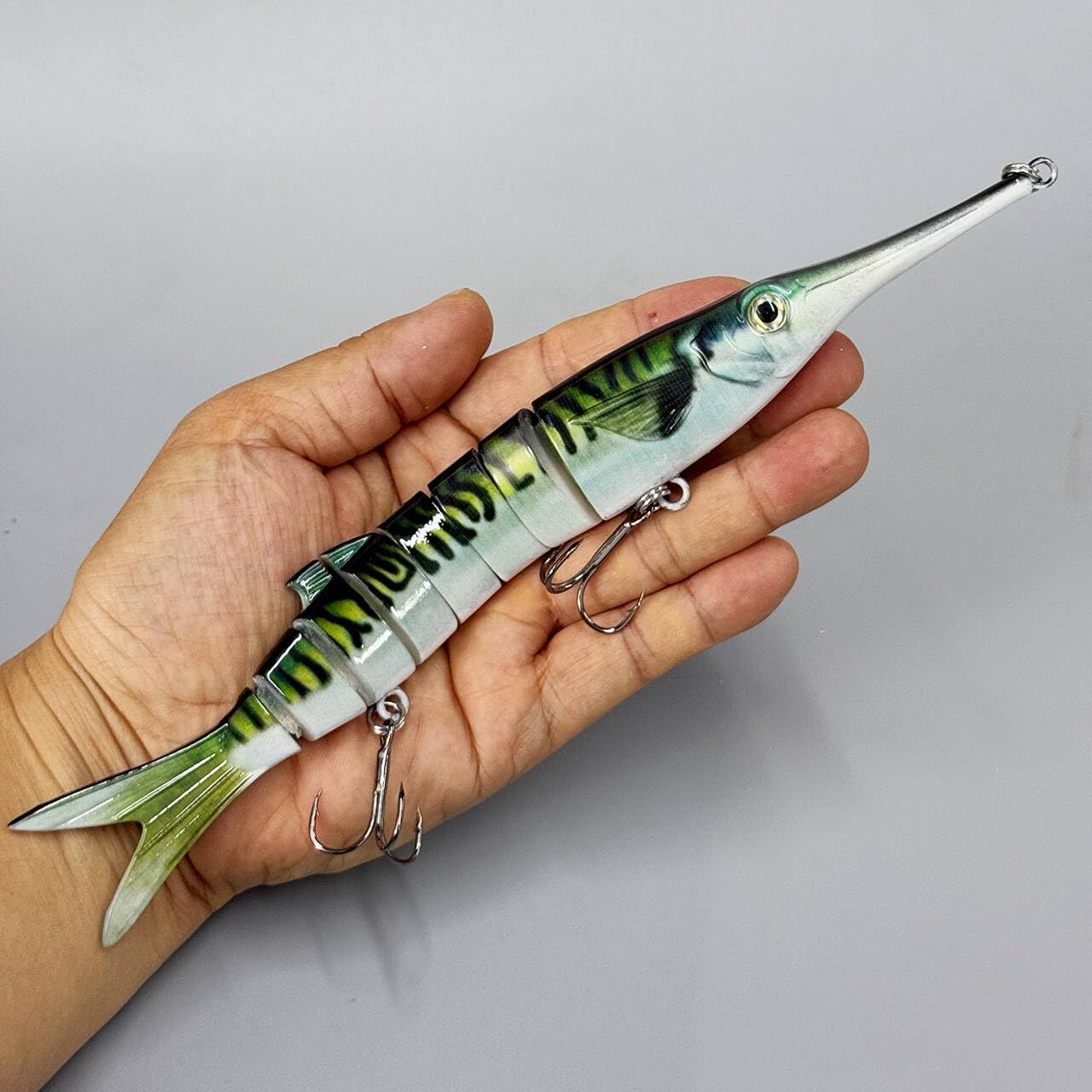 Proaovao Color D long fishing lure – close-up of body and eyes