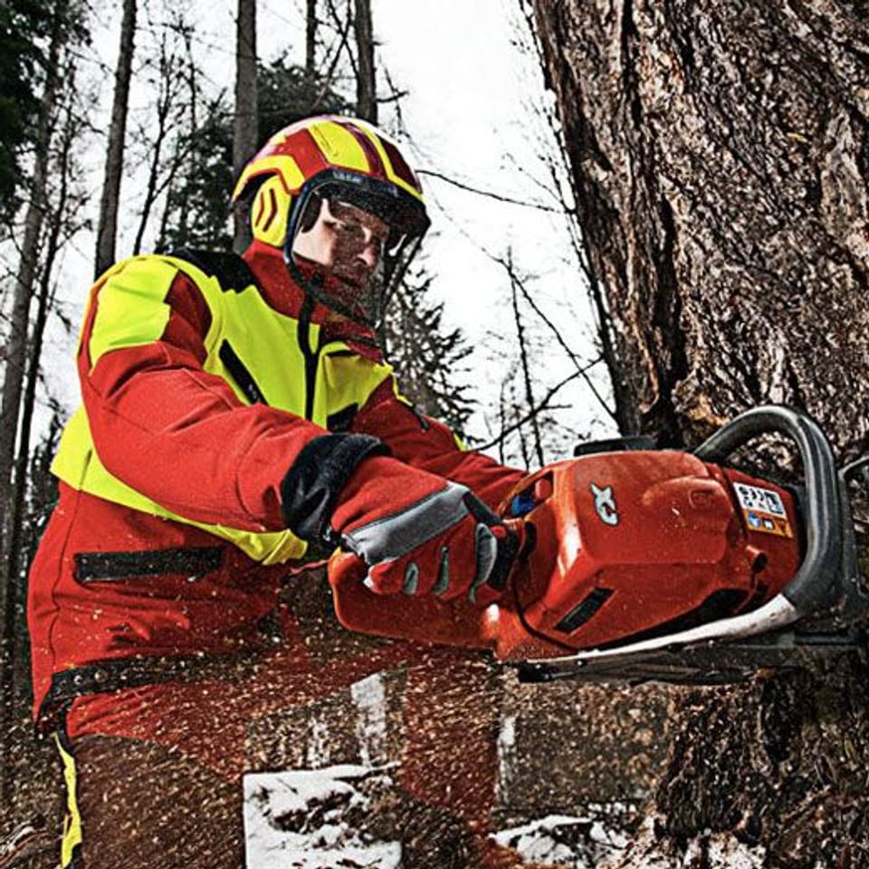 Closely fitted neck piece and low-profile design reduce snag risk on branches.