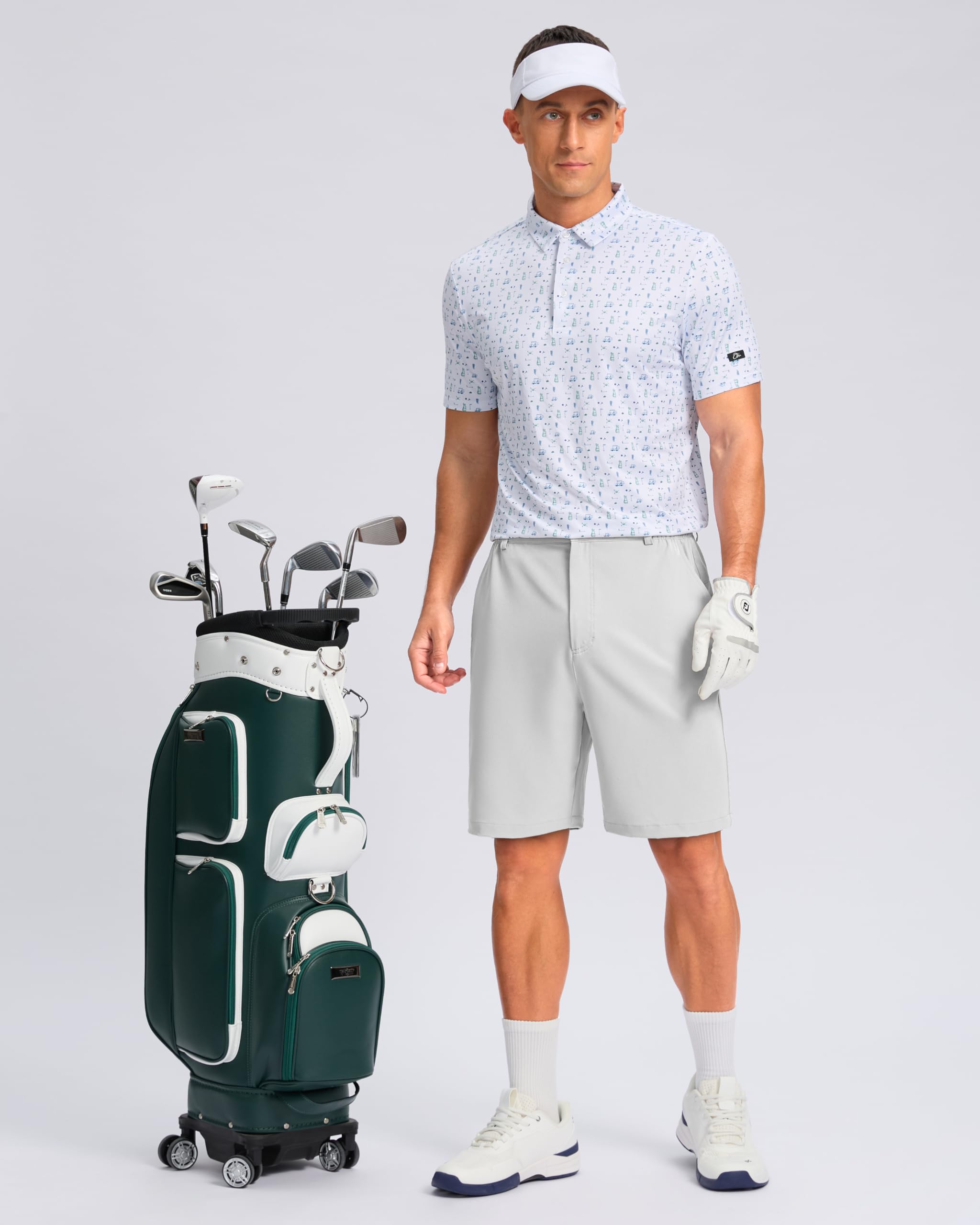 Pudolla casual shorts in dusty white ready for travel or golf.